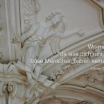 Engel im Kloster Andechs mit dem Seume Zitat: Wo man singt, da lass dich ruhig nieder, böse Menschen haben keine Lieder. Johann Gottfried Seume