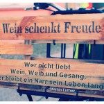 Fahrrad mit Weinkiste und dem Martin Luther Zitat: Wer nicht liebt Wein, Weib und Gesang, der bleibt ein Narr sein Leben lang. Martin Luther
