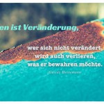 Rostiges Geländer mit dem Gustav Heinemann Zitat: Leben ist Veränderung, wer sich nicht verändert, wird auch verlieren, was er bewahren möchte. Gustav Heinemann