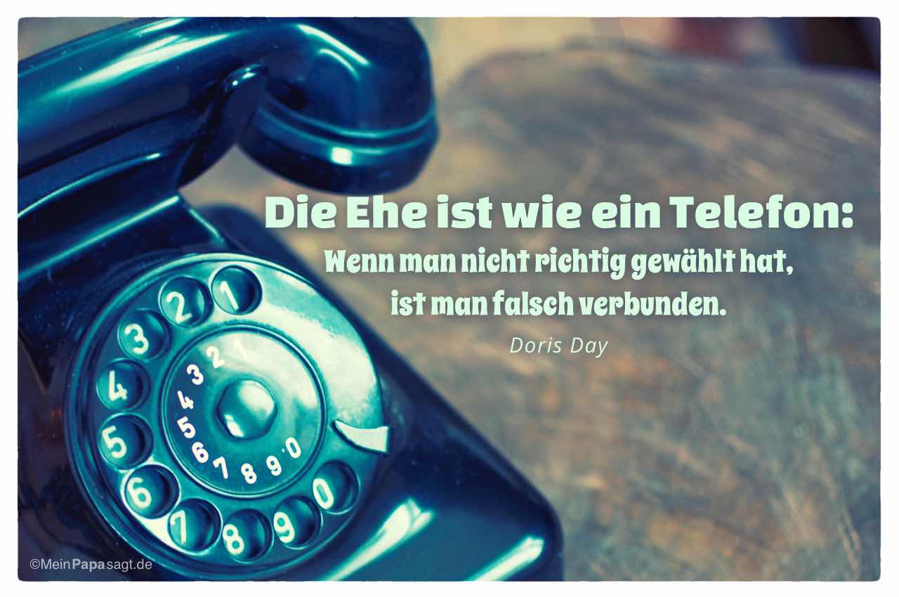 Altes Telefon mit dem Doris Day Zitat: Die Ehe ist wie ein Telefon: Wenn man nicht richtig gewählt hat, ist man falsch verbunden. Doris Day
