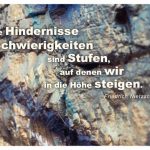 Felswand mit dem Nietzsche Zitat: Alle Hindernisse und Schwierigkeiten sind Stufen, auf denen wir in die Höhe steigen. Friedrich Nietzsche