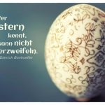 Porzellan Ei mit dem Bonhoeffer Zitat: Wer Ostern kennt, kann nicht verzweifeln. Dietrich Bonhoeffer