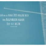 Flugzeug in den Wolken mit Schiller Zitate mit Bild: Nicht in die ferne Zeit verliere dich. Den Augenblick ergreife. Der ist dein. Friedrich Schiller