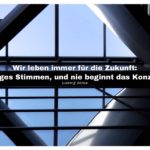 Fassade Flughafen Berlin Brandenburg International mit Börne Zitat mit Bild: Wir leben immer für die Zukunft: Ewiges Stimmen, und nie beginnt das Konzert. Ludwig Börne